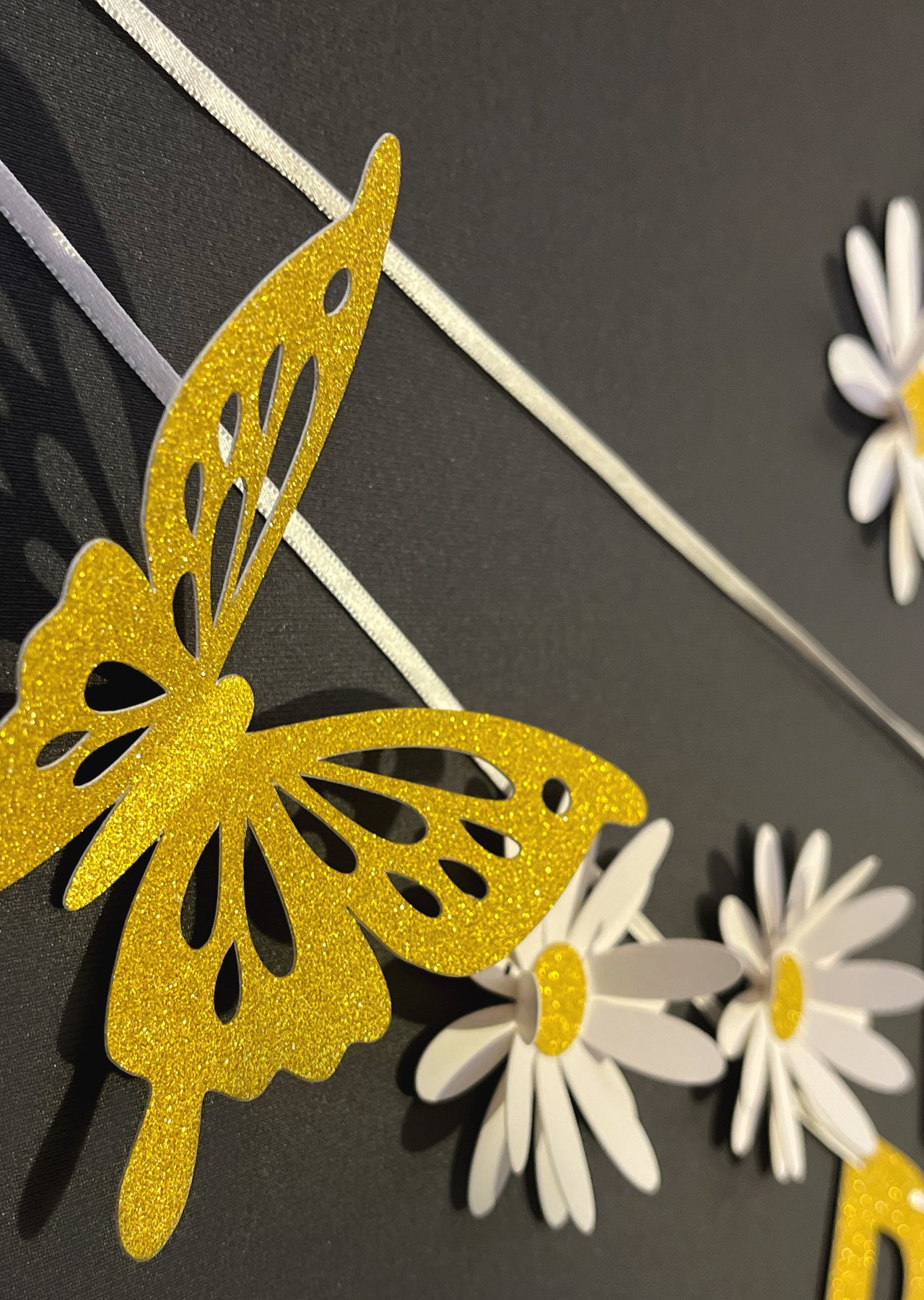 White Daisy Flower, Butterflies and Happy Birthday Paper Party Decor