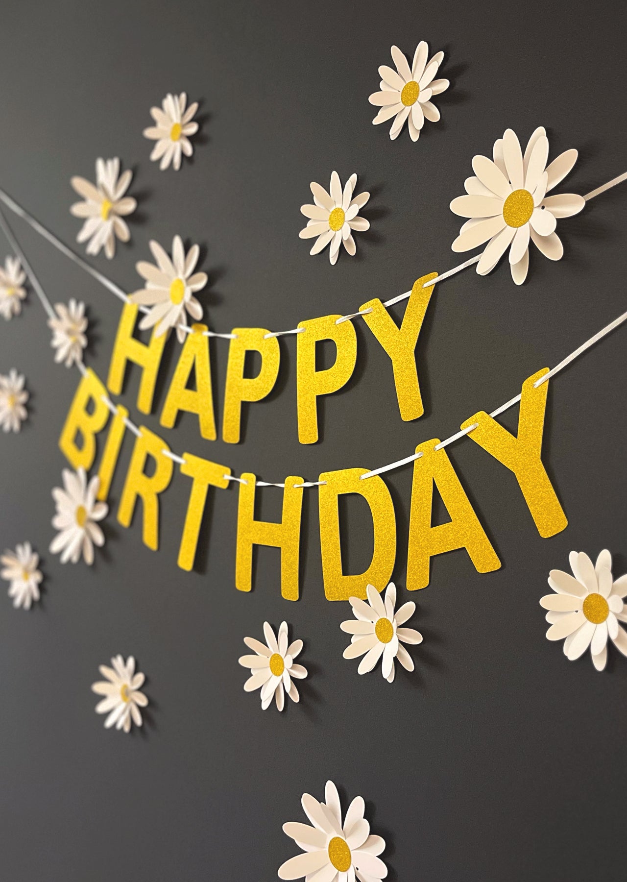 White Daisy and Happy Birthday Paper Party Decor